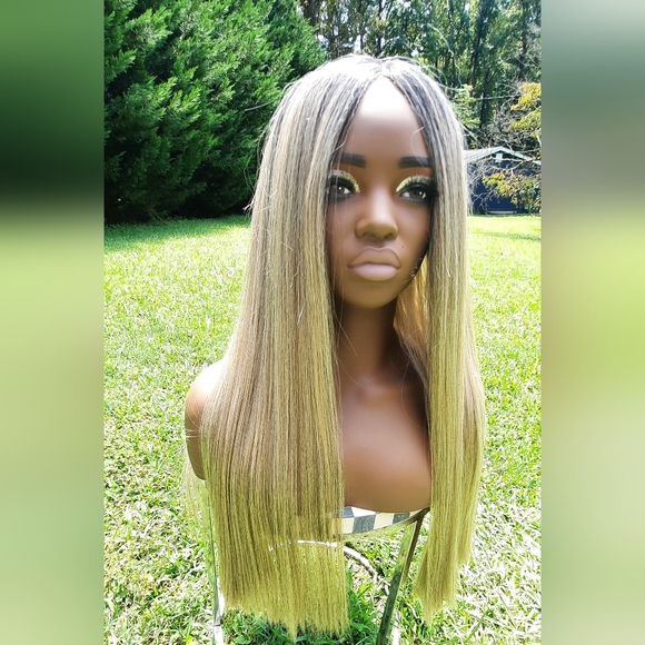 24 inches rooted Sandy blonde straigh5 blunt cut - Picture 8 of 17